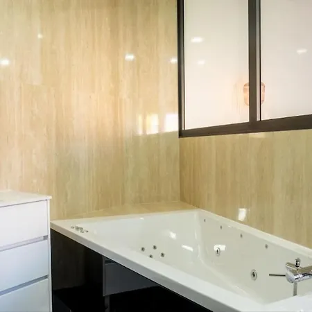 Avec Baignoire De Luxe فندق